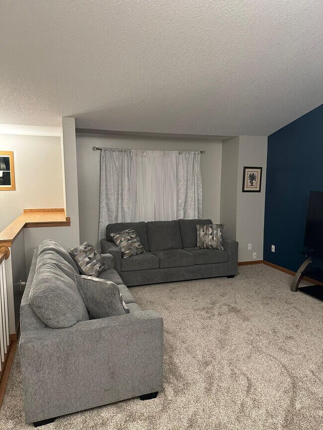 Building Photo - 1526 18th Ct SE