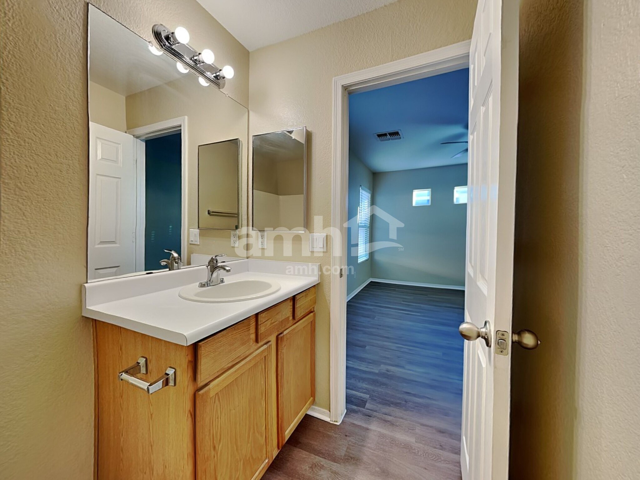 Building Photo - 2605 S Devonna Ln