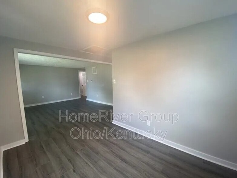 Building Photo - 4618 Farnham Ave