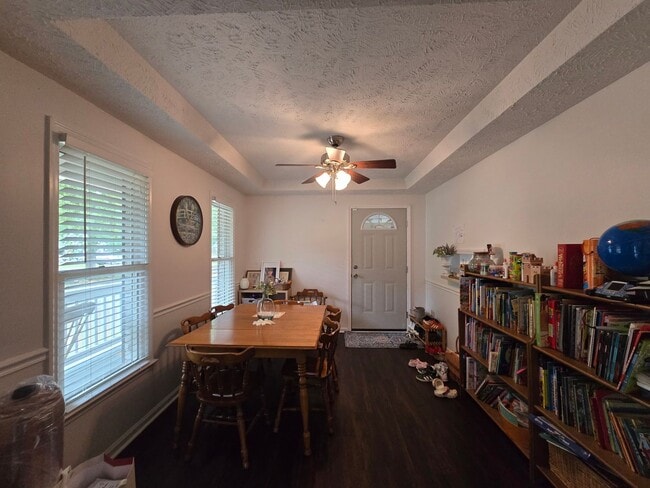 Building Photo - 111 Greentree Dr