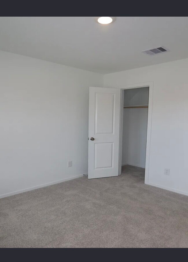 Building Photo - 5122 Red Drum Dr