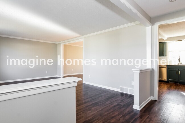 Building Photo - Large, Beautiful 4-Bedroom Colonial Home i...