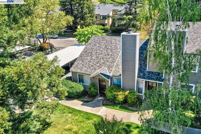 Building Photo - 9101 Newhall Dr