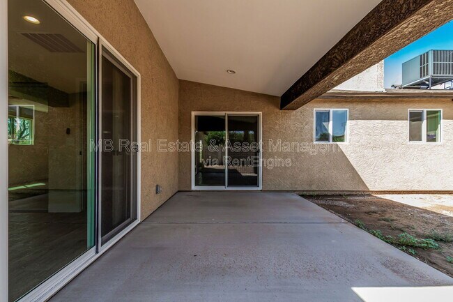 Building Photo - 413 E Southern Ave