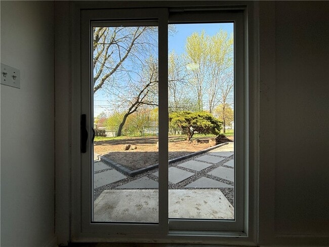 Building Photo - 1656 Jefferson Rd