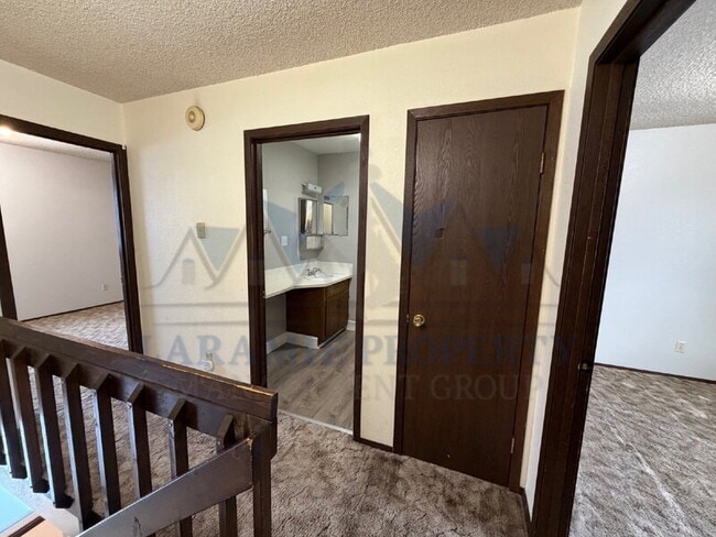 Building Photo - 808 E Canby St