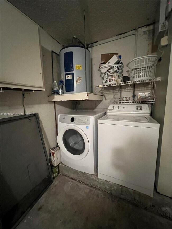 Building Photo - 7512 SW 95th Pl