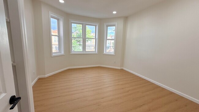Building Photo - 291 Avenue B