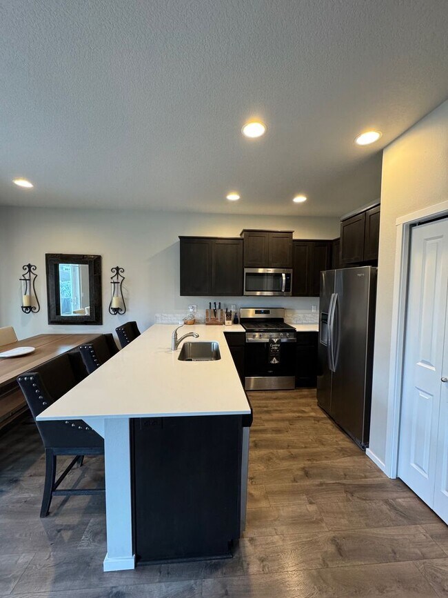 Building Photo - Beautiful 4 Bedroom Home in SE Bend!