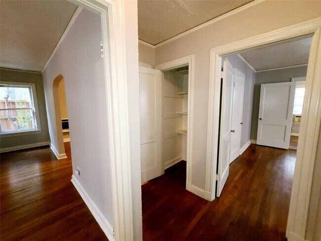 Building Photo - 5707 Ross Ave