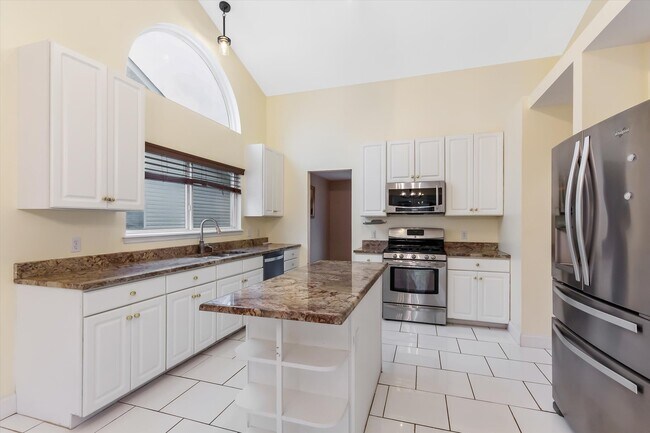 Building Photo - 627 Fox Hill Estates Dr