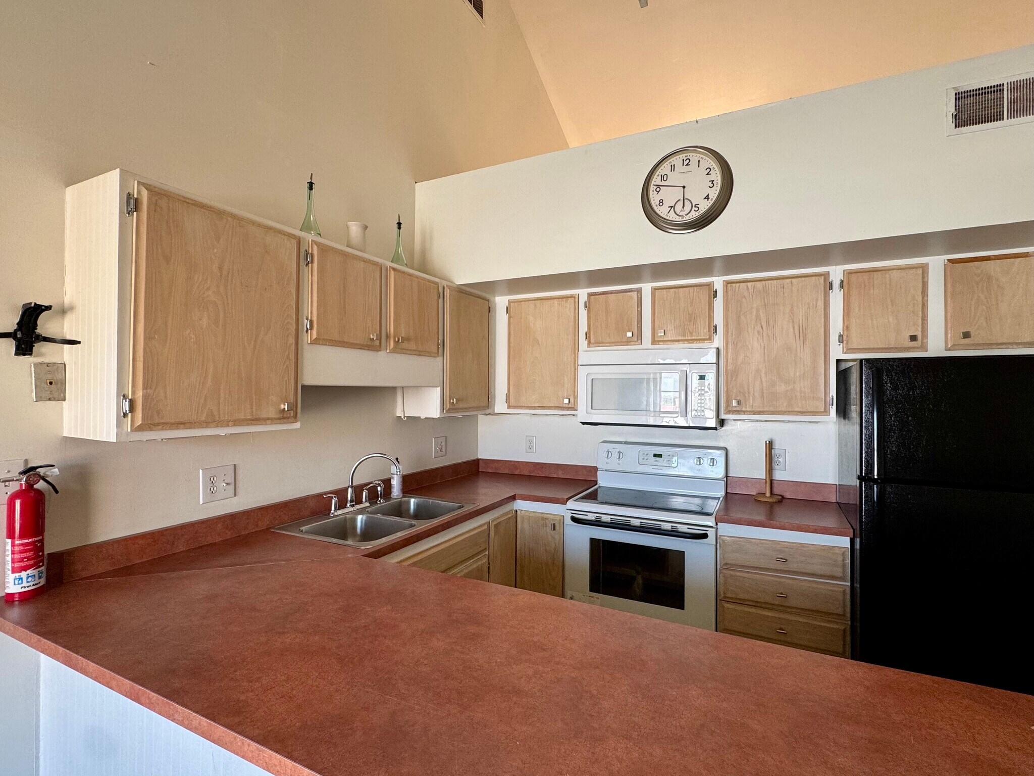 Building Photo - 111 E 6th St