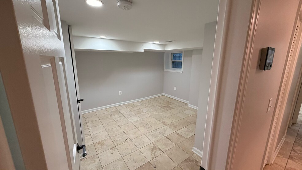 Building Photo - 1342 Park Rd NW