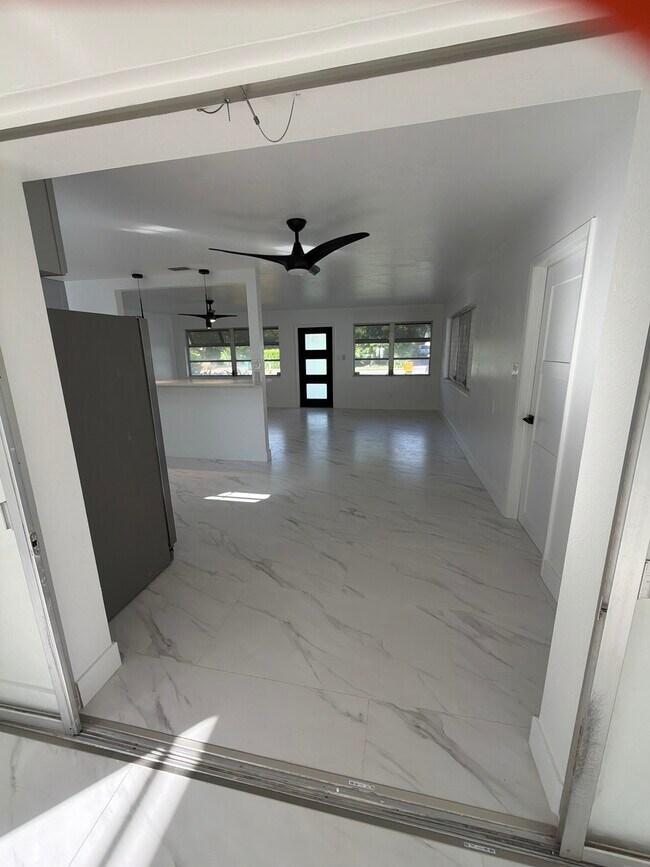 Building Photo - 1184 Milano Dr