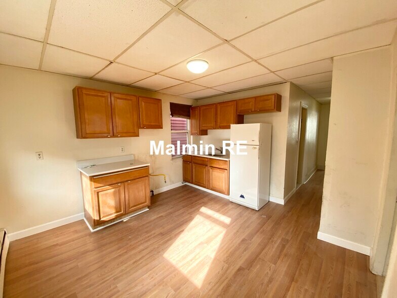 Primary Photo - 1572 Tremont St