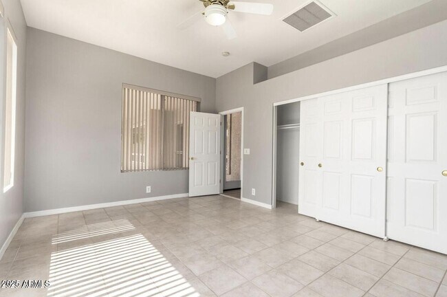 Building Photo - 1515 N Los Alamos Cir