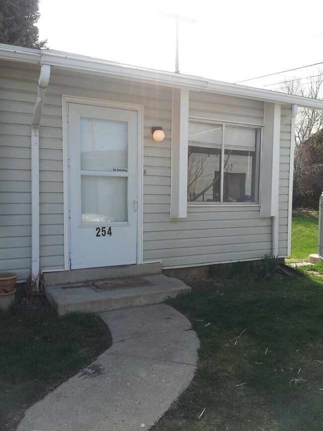 Building Photo - 254-258 E 200 S