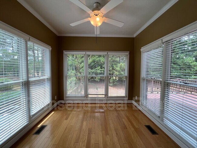 Building Photo - 7049 Pitcairn Dr