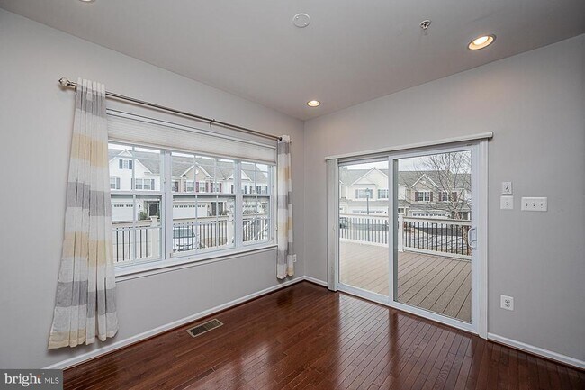 Building Photo - 6748 Green Mill Way