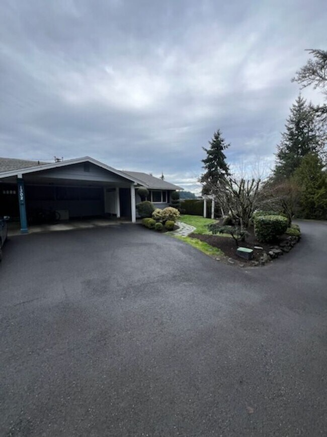 Building Photo - 1302-1304 38th Ave Ct NW