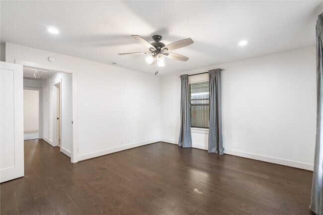 Building Photo - 7307 Raton St