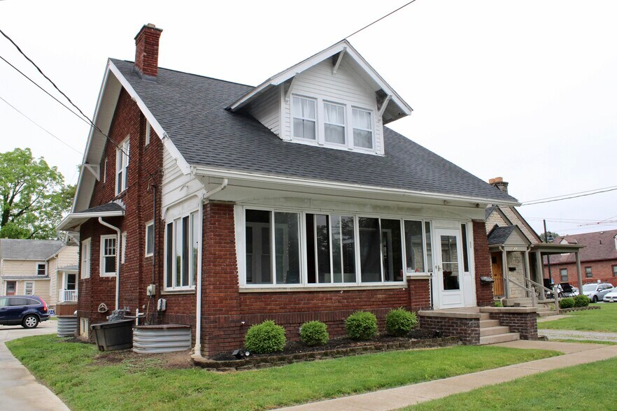 Primary Photo - 681 College Avenue