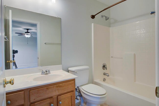 Building Photo - 138 Thistle Rd