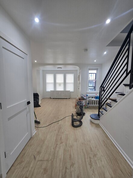 Building Photo - 619 Brill St