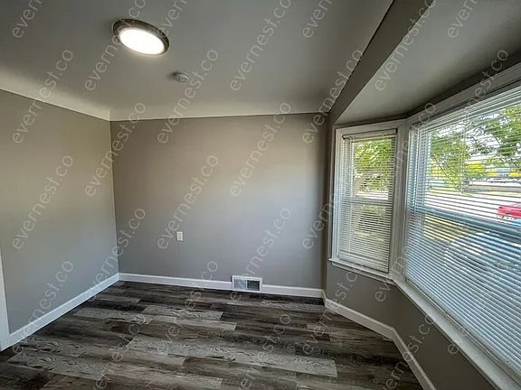 Building Photo - 15516 Lincoln Ave