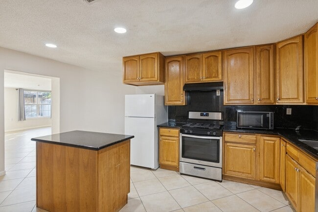 Building Photo - 1861 Dolphin Dr