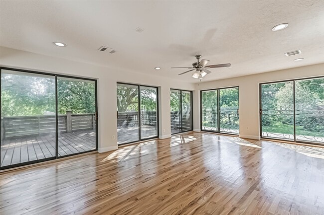 Building Photo - 1207 Thomas Dr