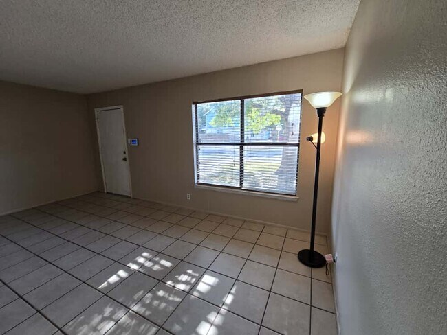Building Photo - 8338 Longhorn Ridge Dr