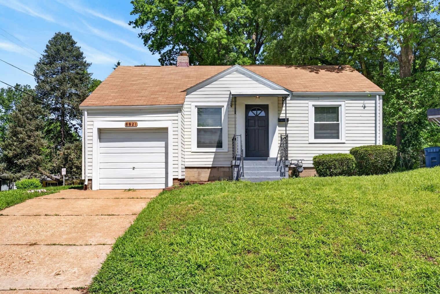 Building Photo - 8821 Kendale Dr
