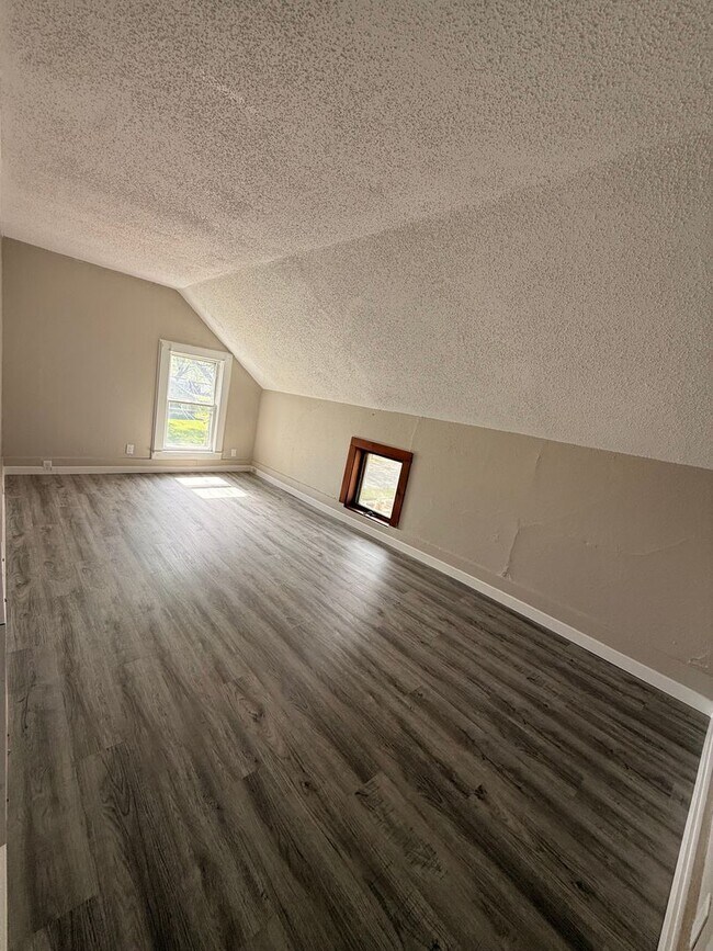 Building Photo - Two Bedroom Upper Duplex