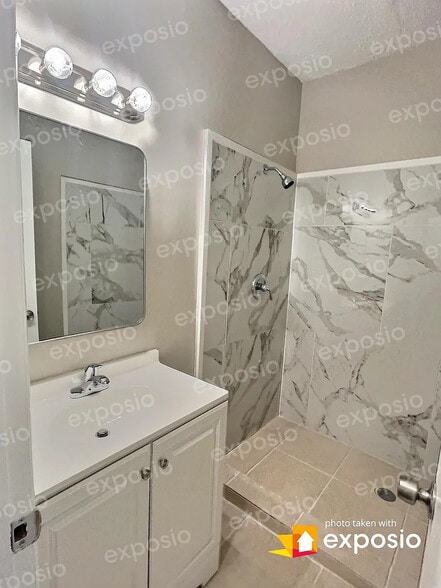 Building Photo - Room in Single Family Home on Jeb Stuart Dr