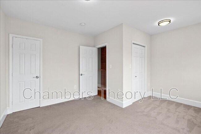 Building Photo - 619 Orleans Pl NE