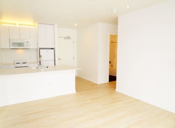 Building Photo - Modern 3rd Floor Studio with D/W & Washer/...
