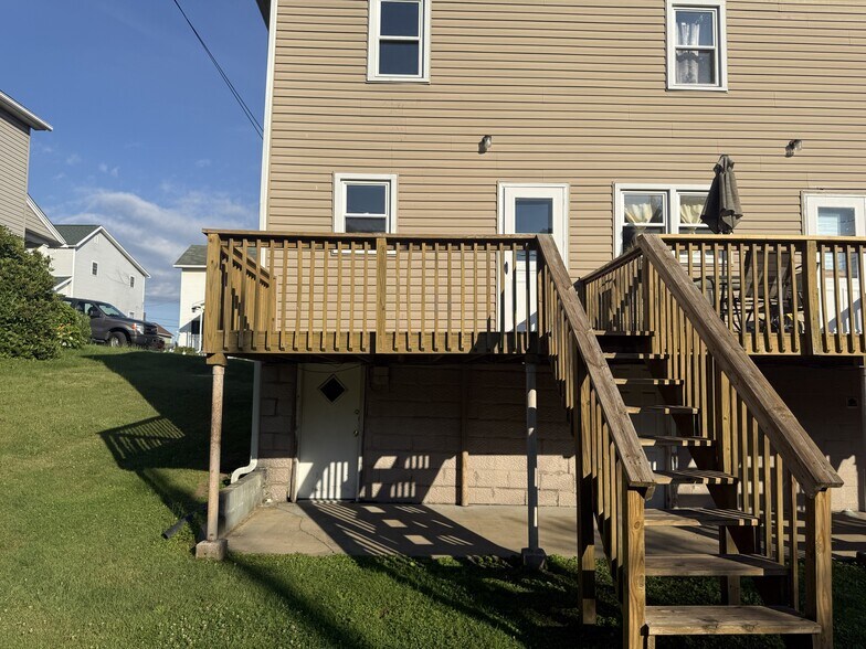 Back Deck - 1409 Elm St