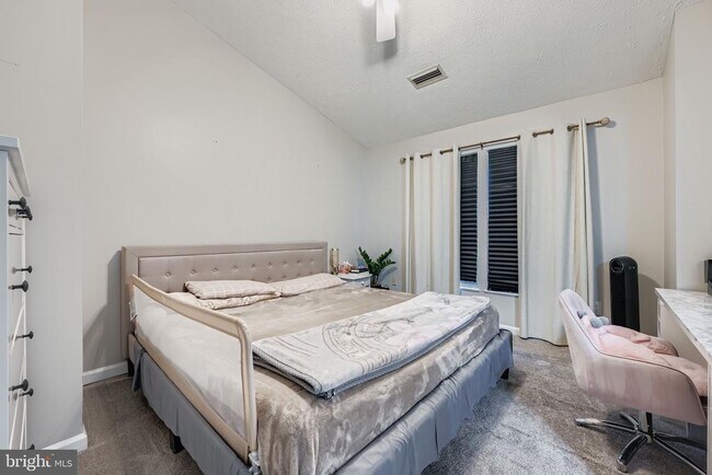 Building Photo - 708 Pine Drift Dr