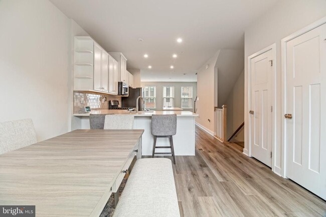 Building Photo - 646 Lakemont Dr