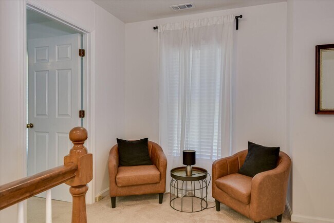 Building Photo - 869 Hickory Ridge Rd