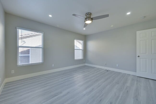 Building Photo - NW!!! 4 bedrooms!!! Pool and Spa!!! All ti...