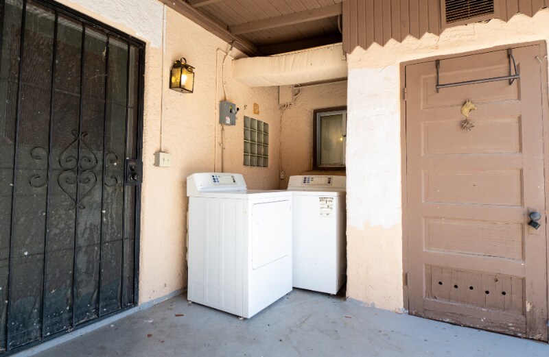 Building Photo - 3927 E Montecito St