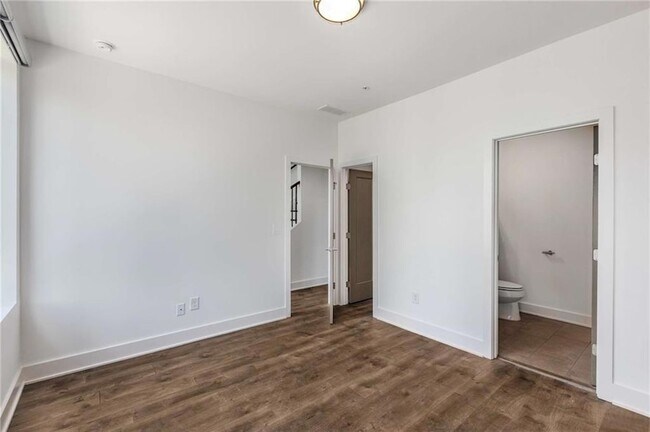 Building Photo - 1225 Chelsea Cir NW