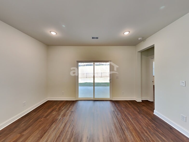 Building Photo - 152 Willow Ln