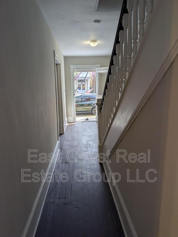 Building Photo - 304 1/2 W Martin St