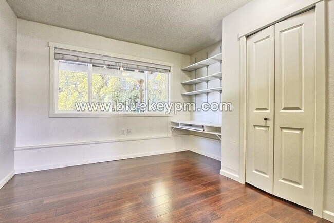 Building Photo - 3 Bed, 2.5 Baths Home with Family Room and Office in Mt. Vista