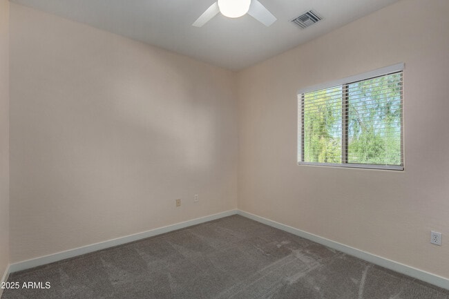 Building Photo - 815 E Rose Ln
