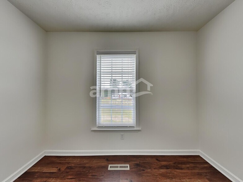 Building Photo - 6025 Brentwood Park Pl