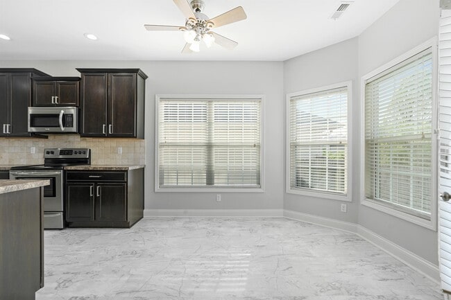 Building Photo - 657 Cielo Vista Rd